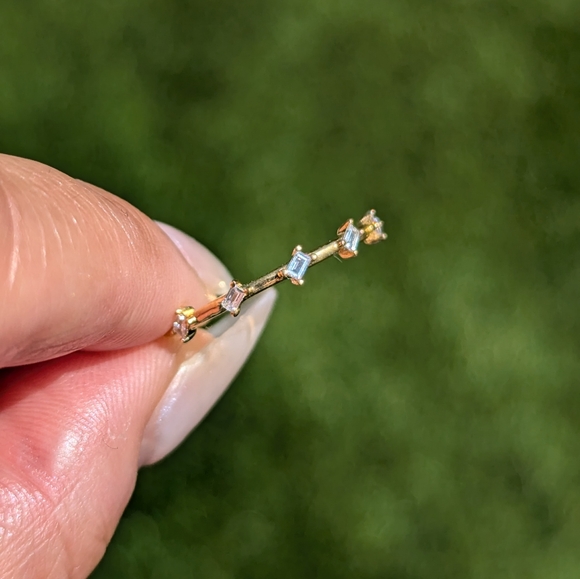 18K Yellow Gold Staggered Baguette Diamond Band - Picture 3 of 6